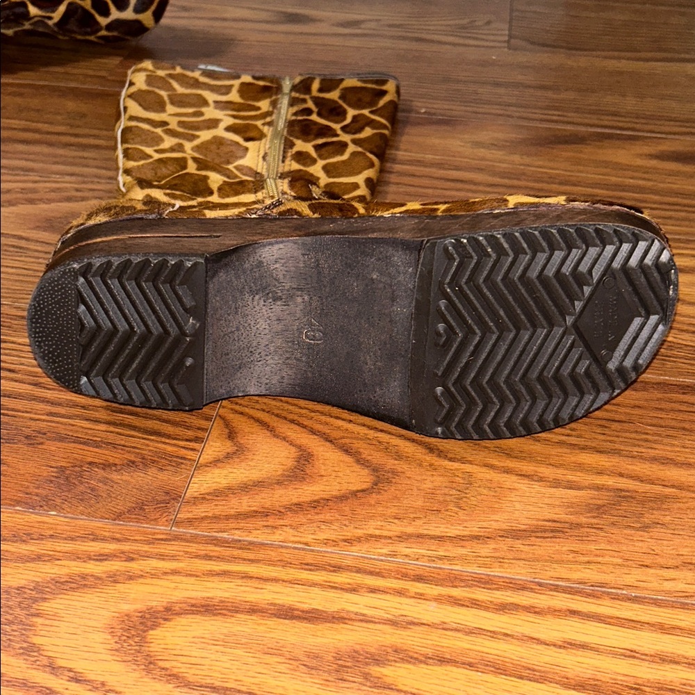 Hanna Andersson Giraffe Print Mules - Picture 4 of 7